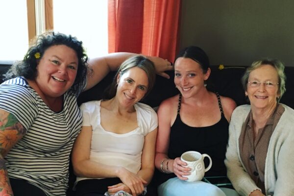 Sisters Maura O’Neill, Kate O’Neill, Madelyn Linsenmeir, and their mom Maureen Linsenmeir